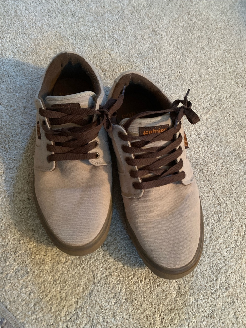 Etnies Barge LS skate 🛹 shoes in beige canvas w/vulcanized sole.
Mens size 10